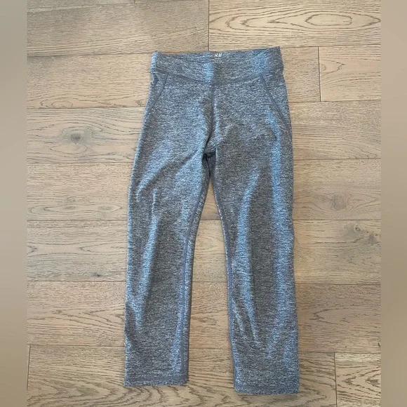 Lot of 4 capri leggings - lululemon, H&M - Picture 2 of 16